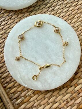 Gold Floral Charm Bracelet - Dainty Bracelet